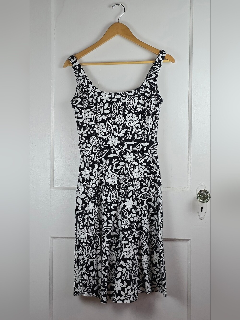 Breakin' Loose Black and White Floral Fit and Flare Sun Dress Size 4